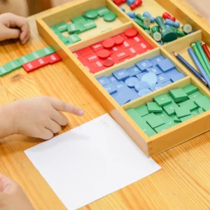 Attīstošas Montessori nodarbības bērniem